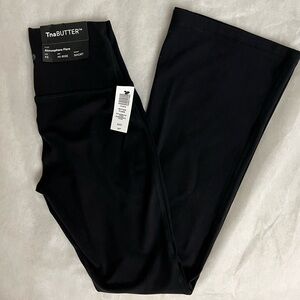NWT Aritzia TnAction TNABUTTER™ Atmosphere Flare Hi-rise Legging